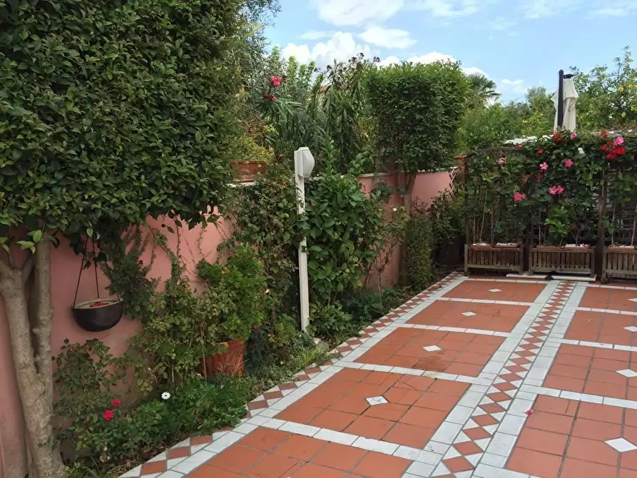 Immagine 6 di Casa bifamiliare in vendita  a Carrara