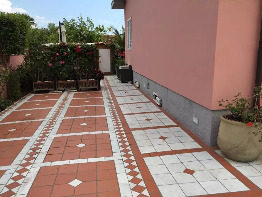 Immagine 7 di Casa bifamiliare in vendita  a Carrara