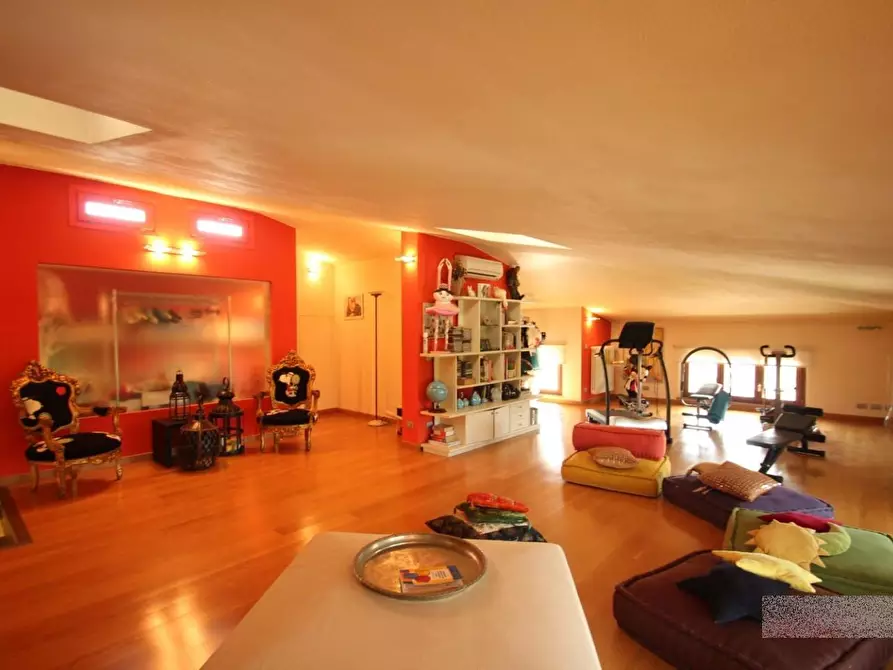 Immagine 17 di Villa in vendita  a Capannori