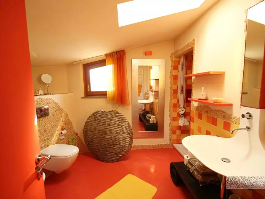 Immagine 18 di Villa in vendita  a Capannori