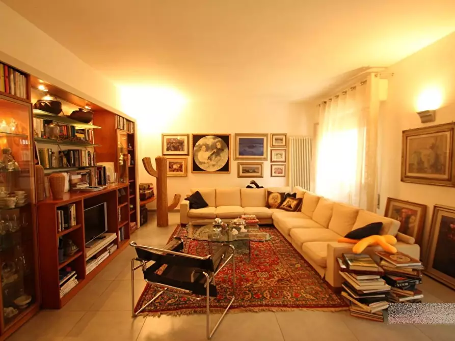 Immagine 3 di Villa in vendita  a Capannori