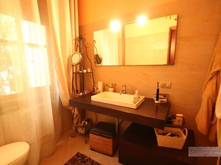 Immagine 11 di Villa in vendita  a Capannori