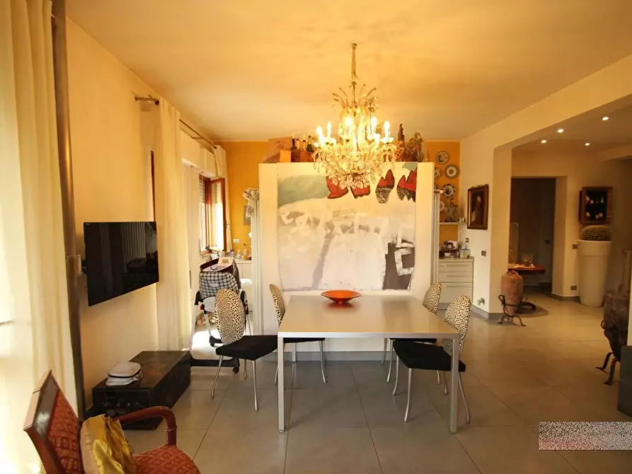 Immagine 6 di Villa in vendita  a Capannori