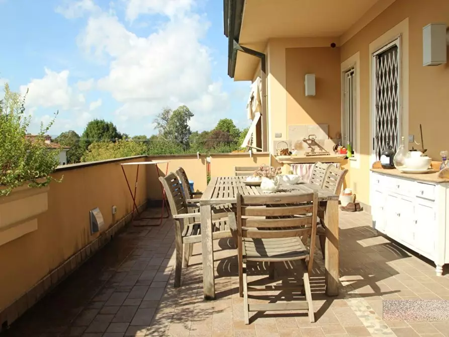 Immagine 2 di Villa in vendita  a Capannori