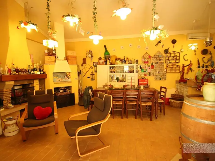 Immagine 25 di Villa in vendita  a Capannori