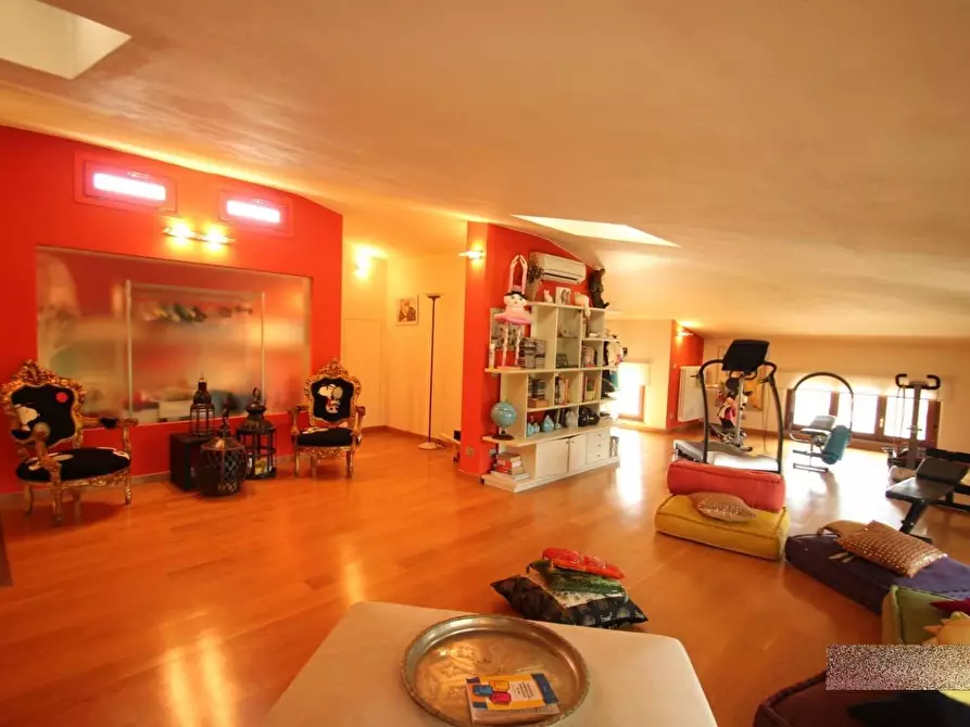 Immagine 26 di Villa in vendita  a Capannori