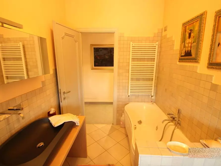 Immagine 14 di Villa in vendita  a Capannori