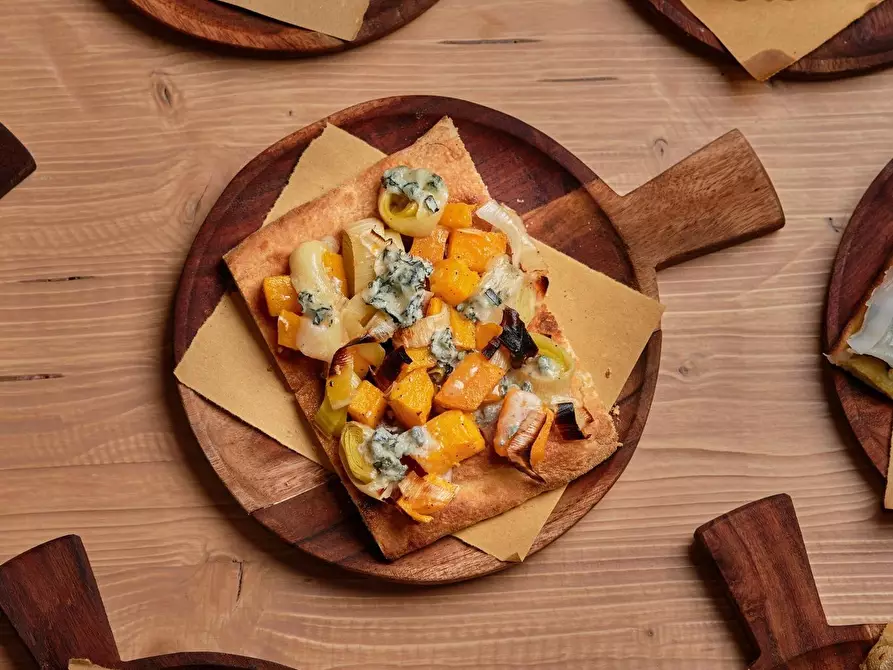 Immagine 2 di Attività commerciale in vendita  a Pisa