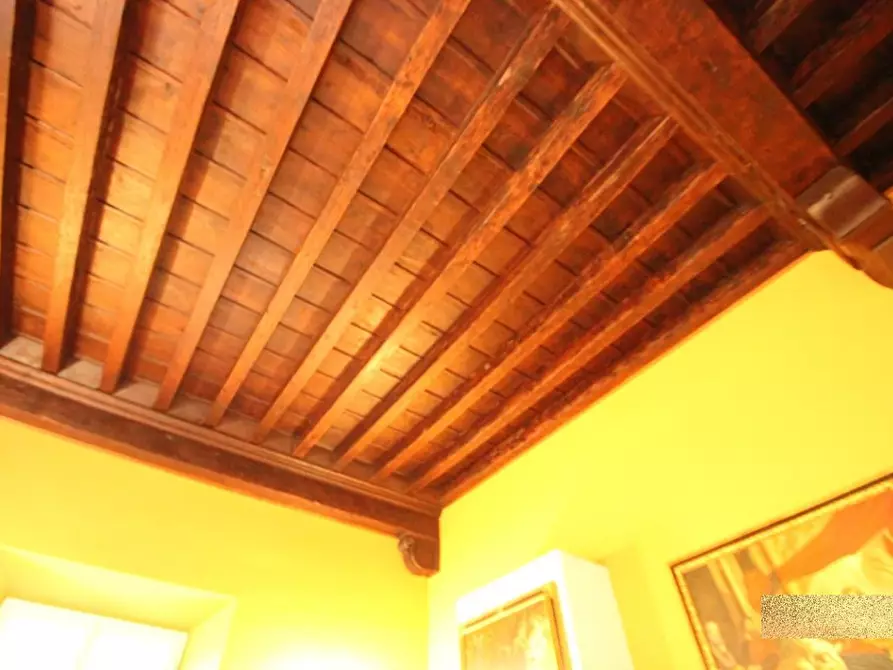 Immagine 23 di Appartamento in vendita  a Lucca