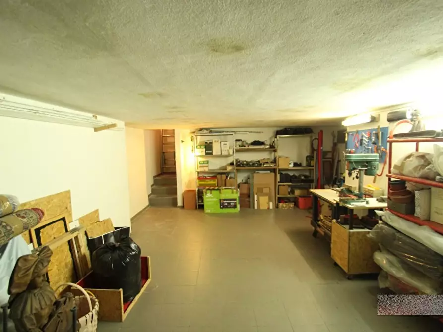 Immagine 25 di Appartamento in vendita  a Lucca