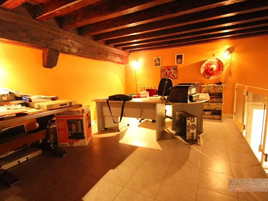 Immagine 20 di Appartamento in vendita  a Lucca