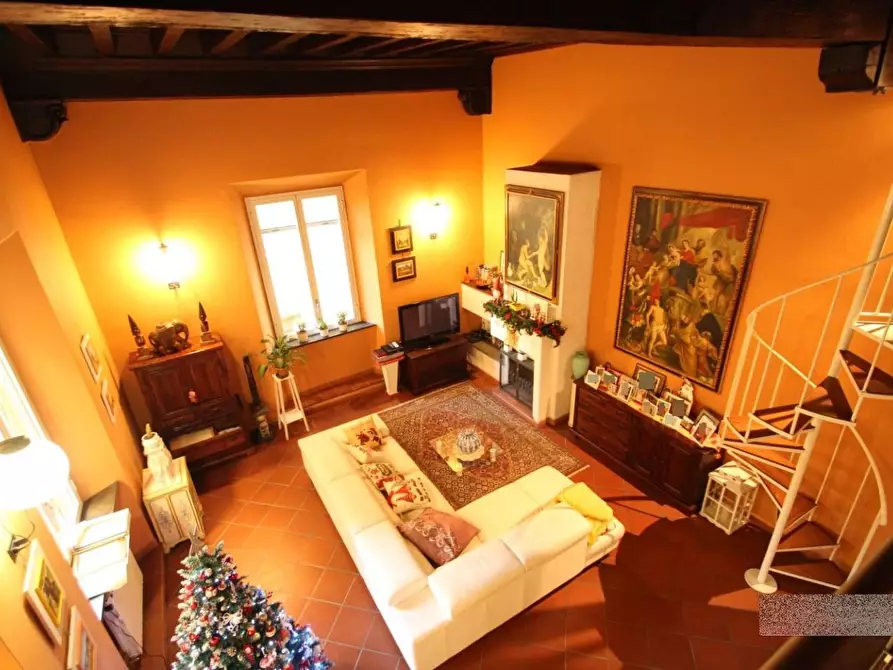 Immagine 2 di Appartamento in vendita  a Lucca