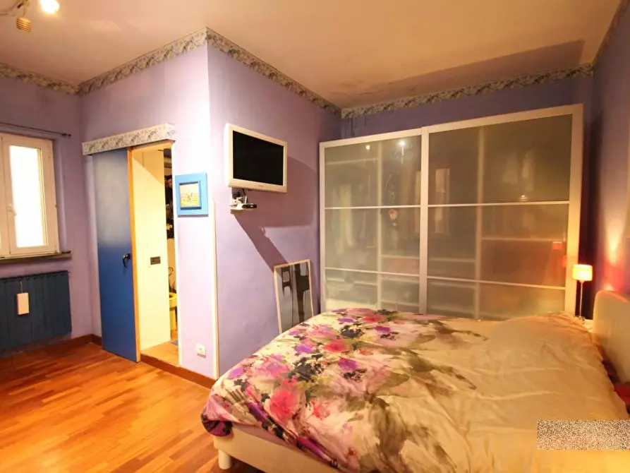 Immagine 11 di Appartamento in vendita  a Lucca