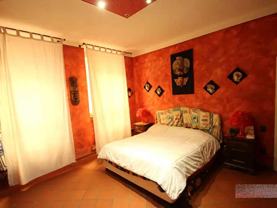 Immagine 15 di Appartamento in vendita  a Lucca