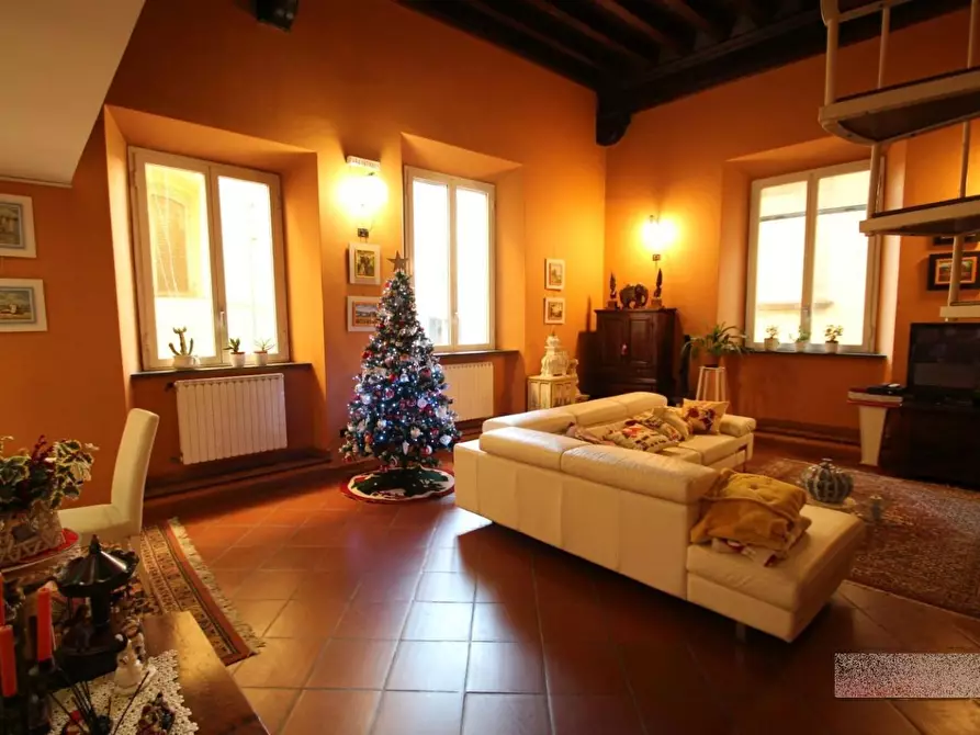 Immagine 21 di Appartamento in vendita  a Lucca