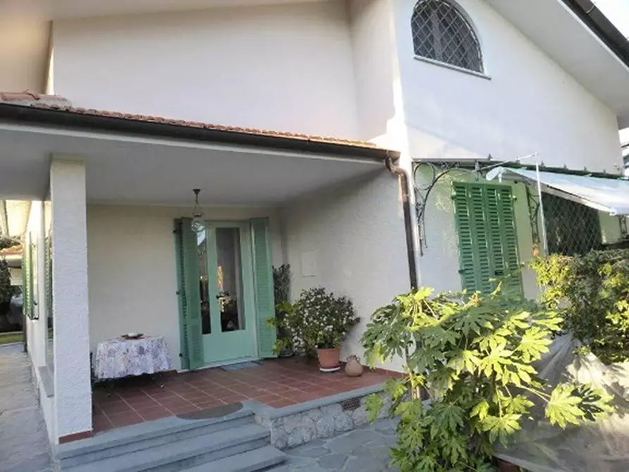 Immagine 1 di Casa bifamiliare in affitto  a Forte Dei Marmi