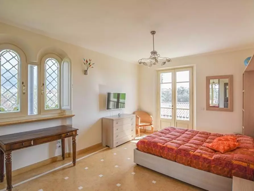 Immagine 33 di Villa in affitto  a Pietrasanta