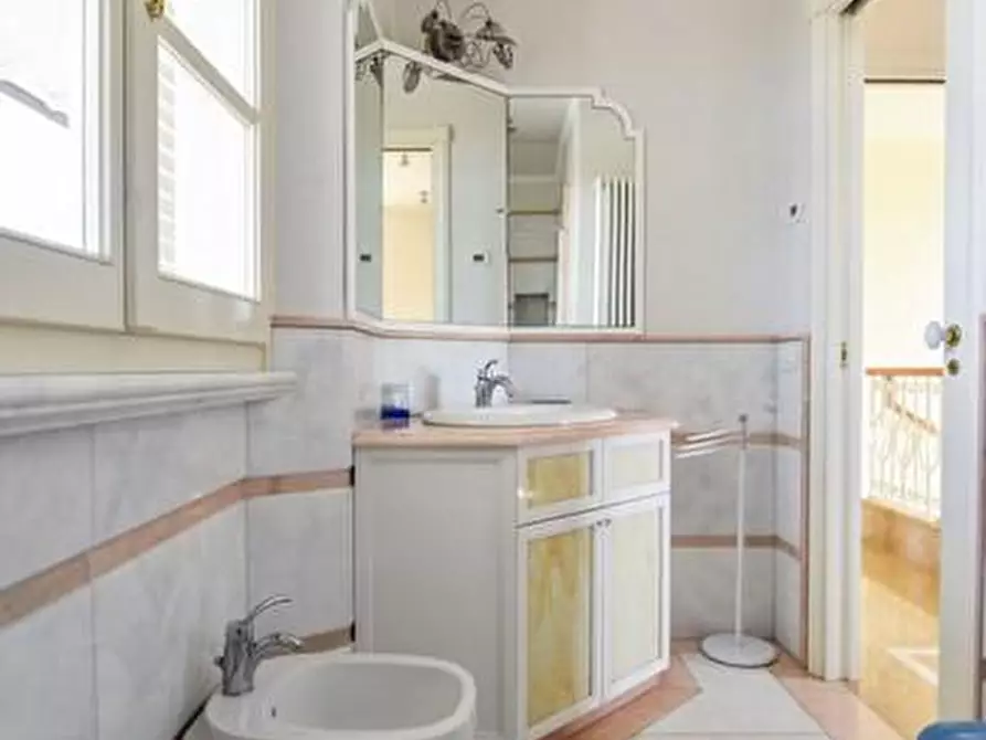 Immagine 44 di Villa in affitto  a Pietrasanta