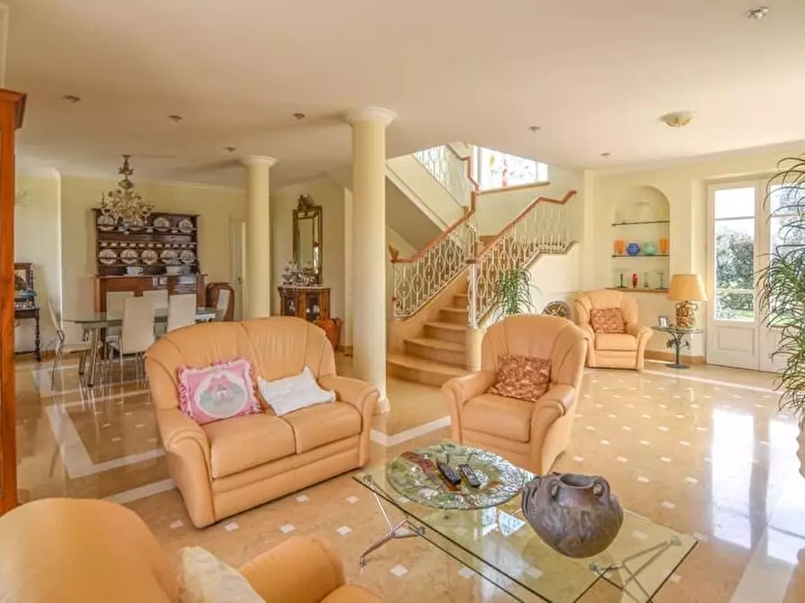 Immagine 24 di Villa in affitto  a Pietrasanta
