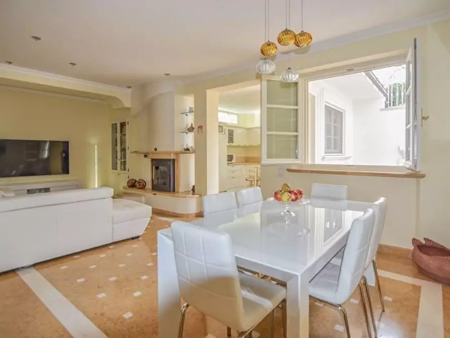Immagine 32 di Villa in affitto  a Pietrasanta