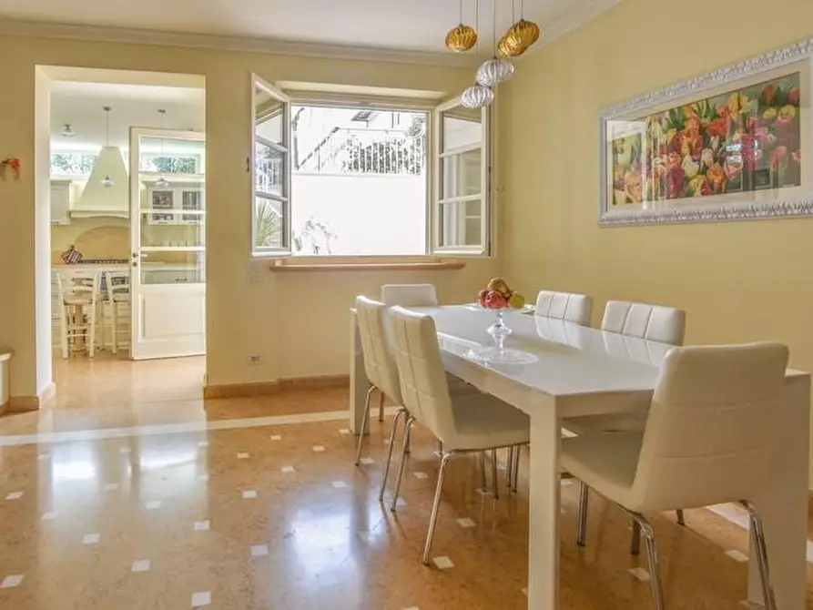 Immagine 26 di Villa in affitto  a Pietrasanta