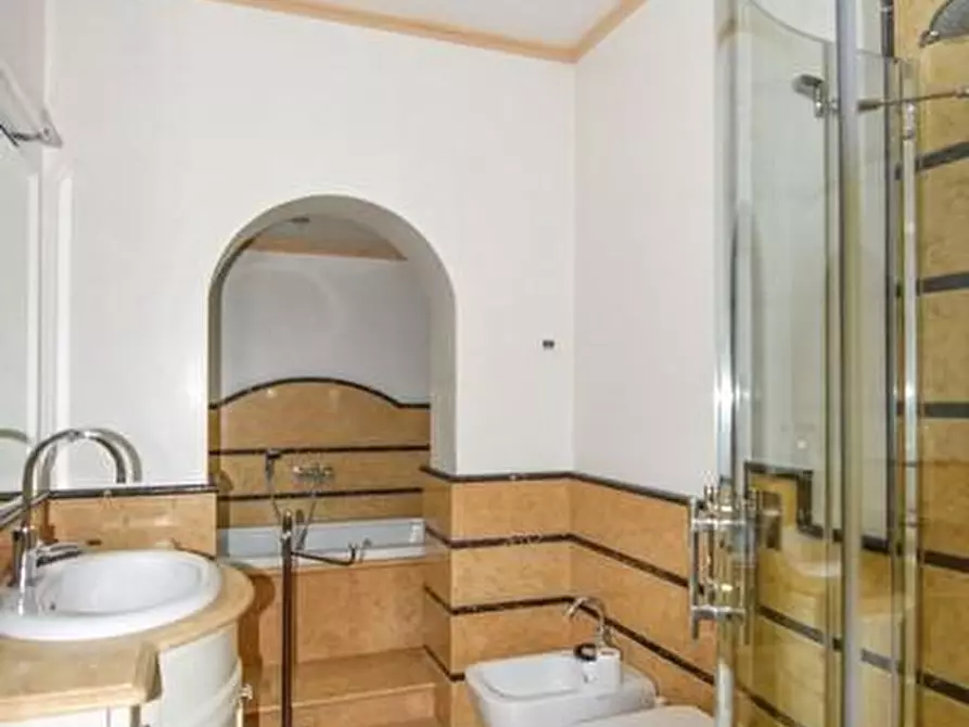 Immagine 46 di Villa in affitto  a Pietrasanta