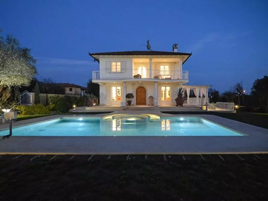 Immagine 1 di Villa in affitto  a Pietrasanta