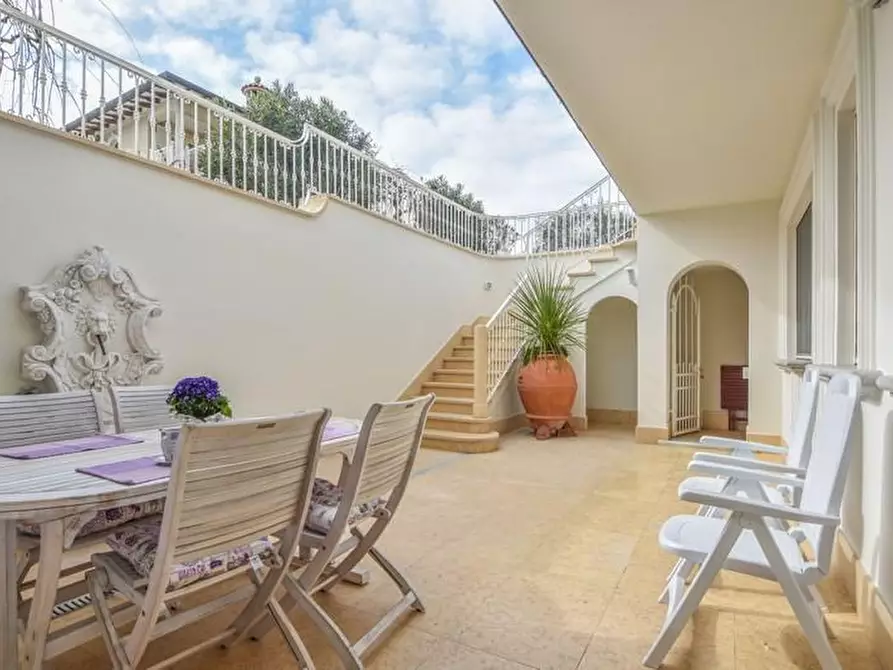 Immagine 29 di Villa in affitto  a Pietrasanta