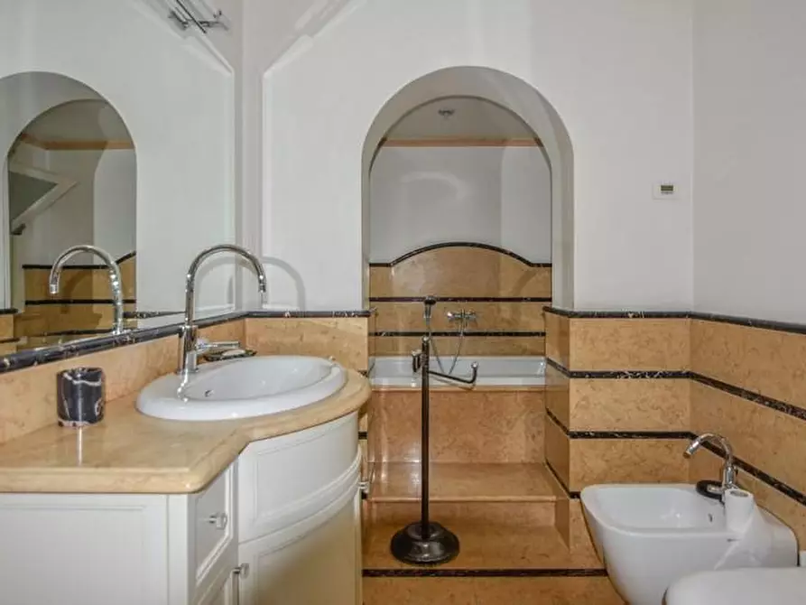 Immagine 47 di Villa in affitto  a Pietrasanta