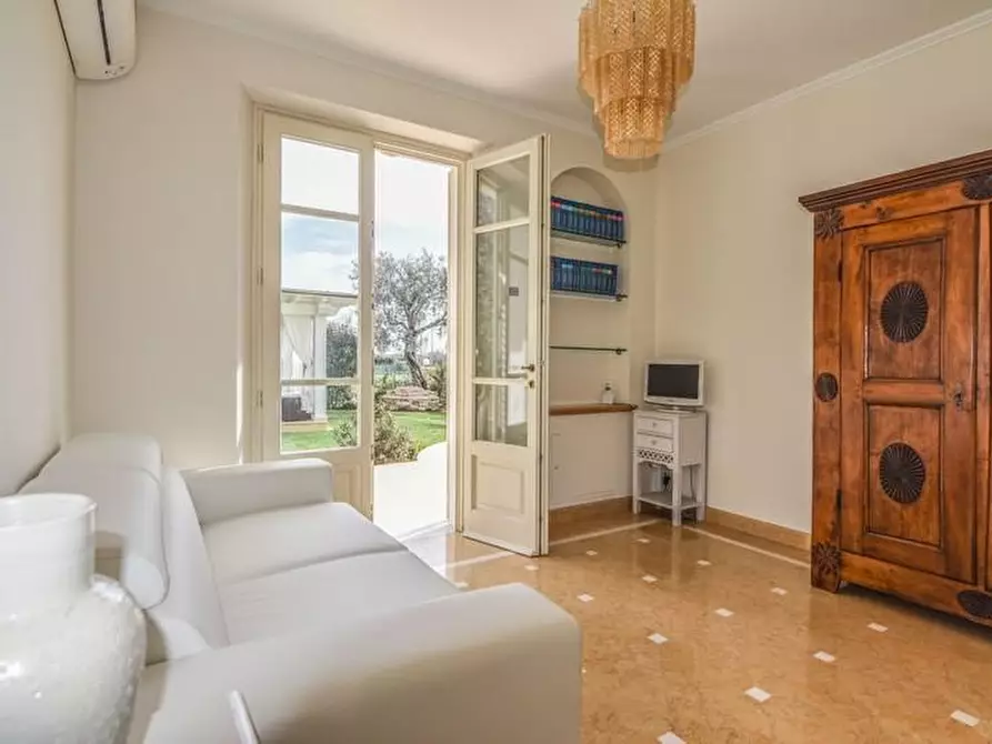 Immagine 25 di Villa in affitto  a Pietrasanta