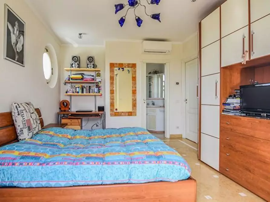 Immagine 37 di Villa in affitto  a Pietrasanta