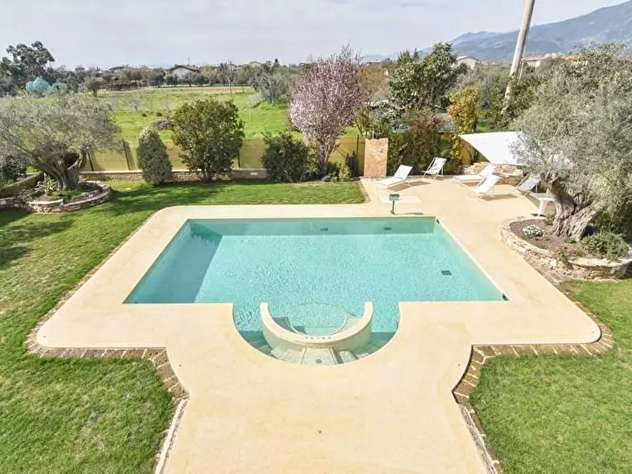Immagine 21 di Villa in affitto  a Pietrasanta
