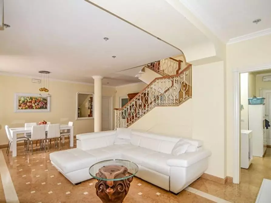 Immagine 27 di Villa in affitto  a Pietrasanta