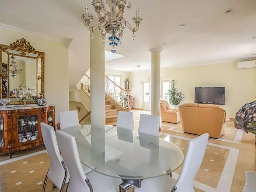 Immagine 23 di Villa in affitto  a Pietrasanta