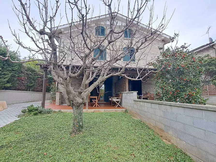 Immagine 1 di Casa bifamiliare in vendita  a Rosignano Marittimo