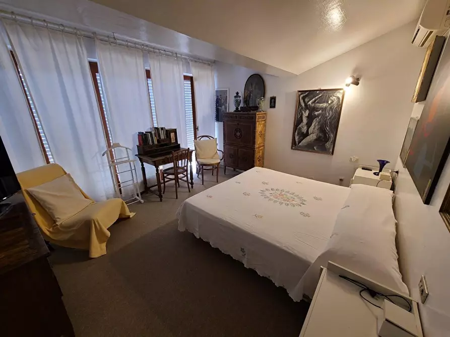 Immagine 28 di Villa in affitto  a Pietrasanta