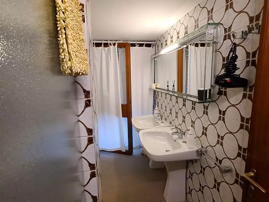 Immagine 42 di Villa in affitto  a Pietrasanta