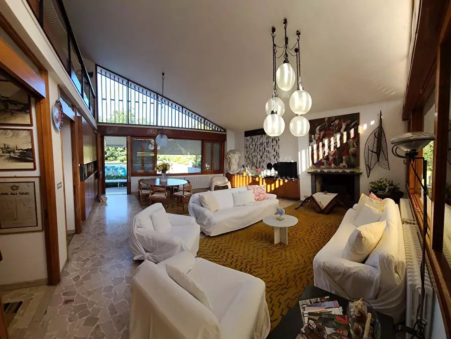 Immagine 13 di Villa in affitto  a Pietrasanta
