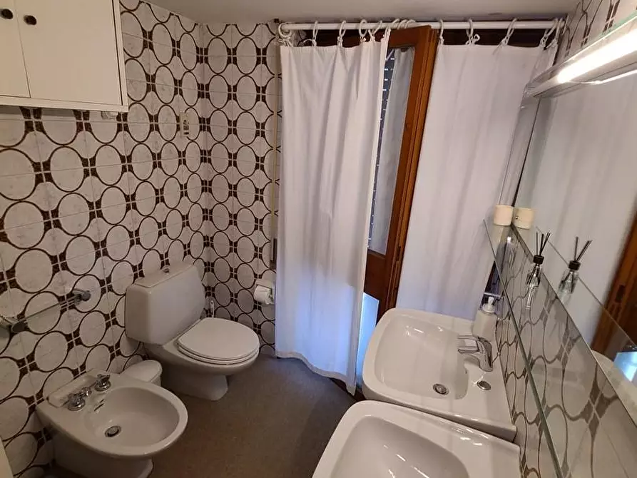 Immagine 43 di Villa in affitto  a Pietrasanta