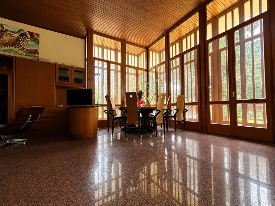 Immagine 8 di Villa in vendita  a Massa
