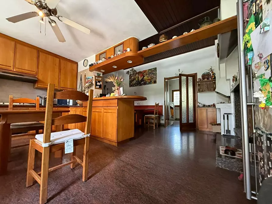 Immagine 3 di Villa in vendita  a Massa