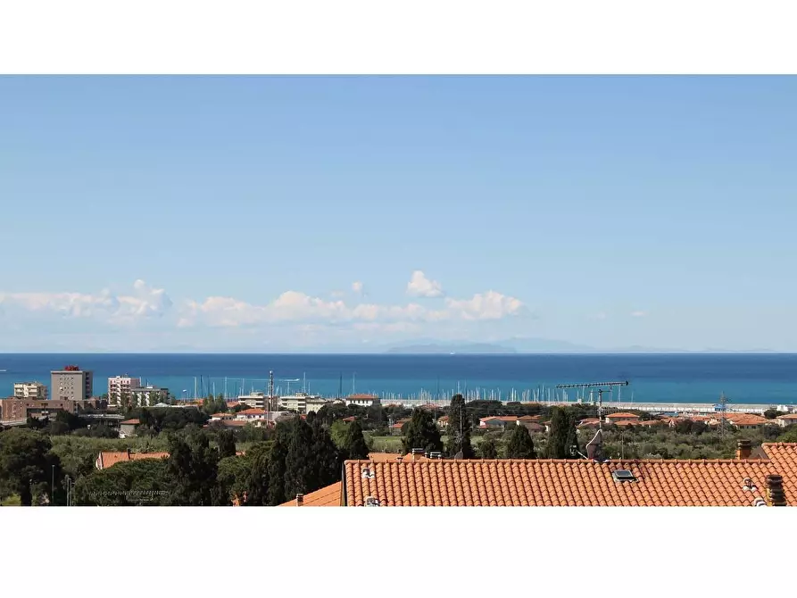 Immagine 10 di Mansarda in vendita  a Rosignano Marittimo