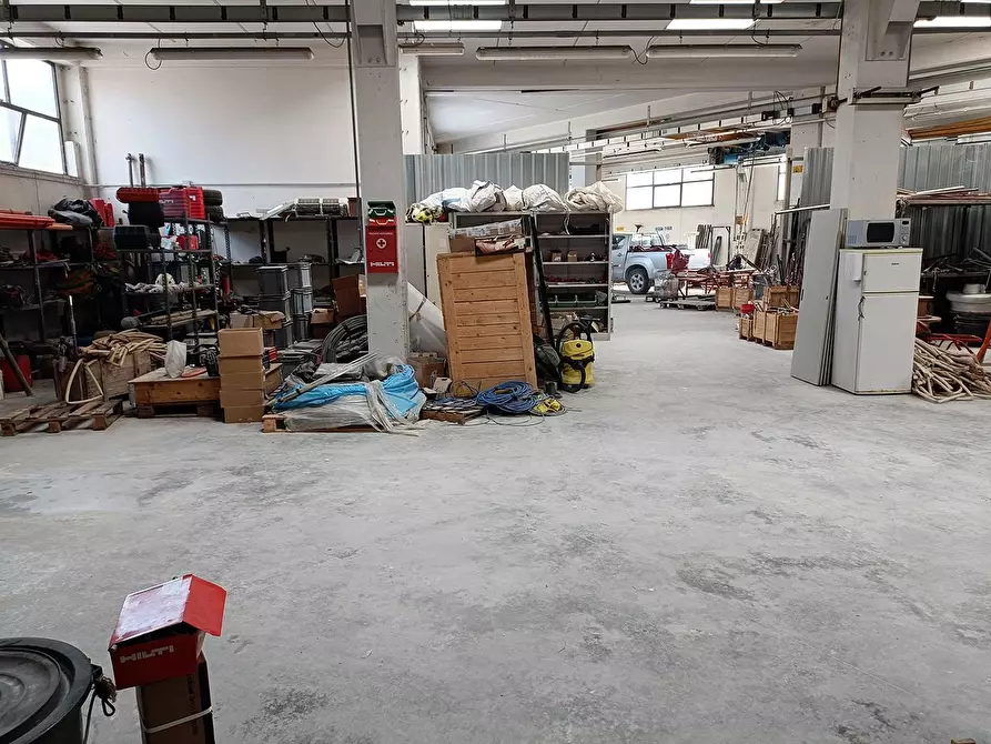 Immagine 20 di Capannone industriale in vendita  a Carrara