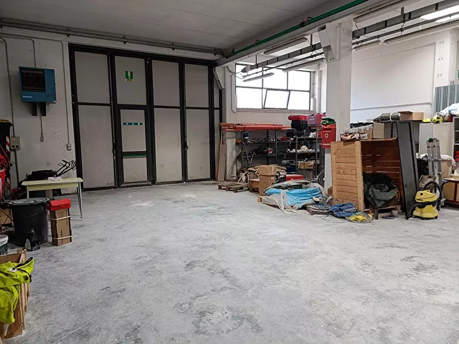 Immagine 21 di Capannone industriale in vendita  a Carrara