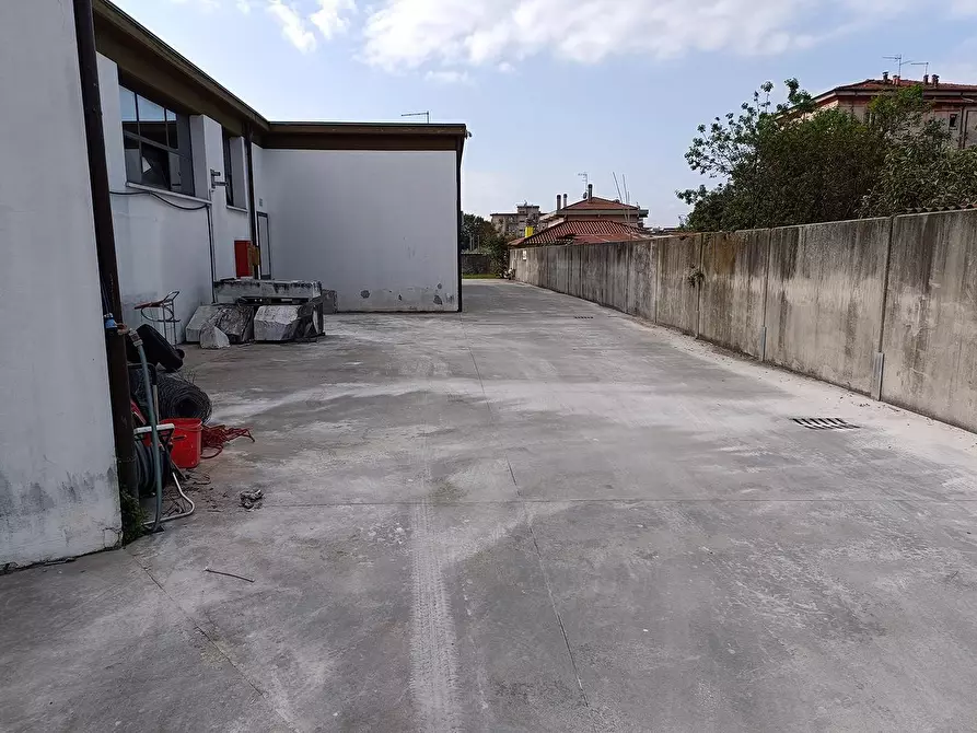 Immagine 22 di Capannone industriale in vendita  a Carrara