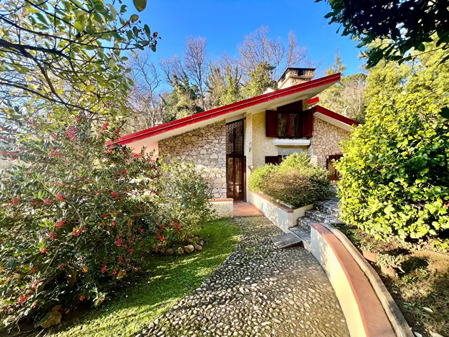 Immagine 1 di Villa in vendita  a San Giuliano Terme