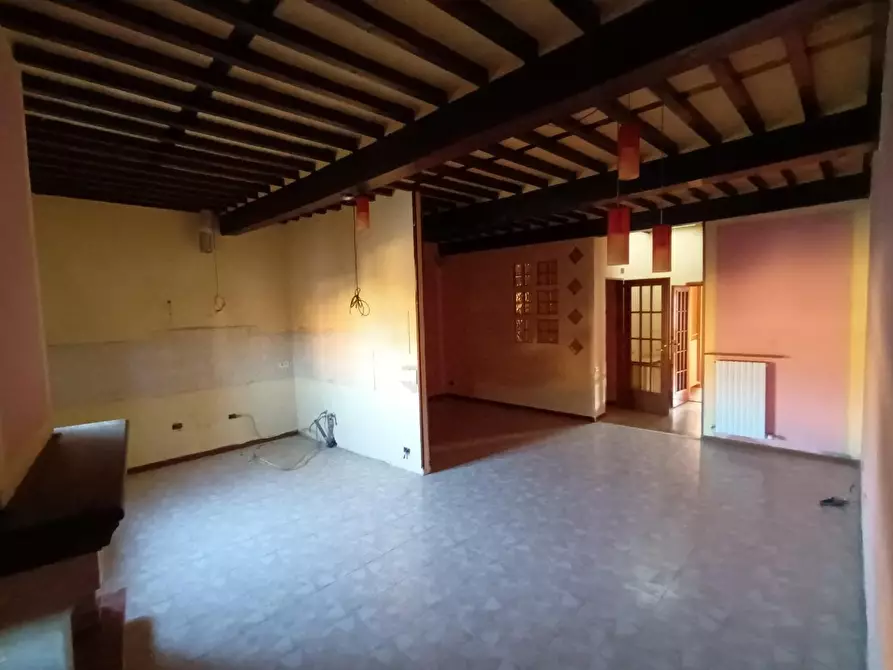 Immagine 19 di Appartamento in vendita  a Lucca