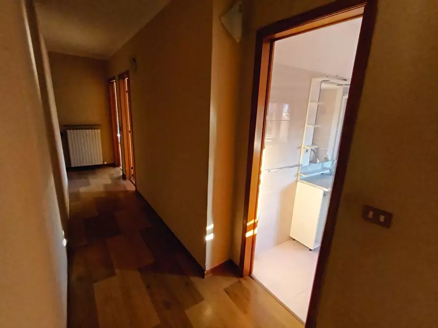 Immagine 4 di Appartamento in vendita  a Lucca