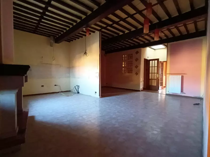 Immagine 21 di Appartamento in vendita  a Lucca