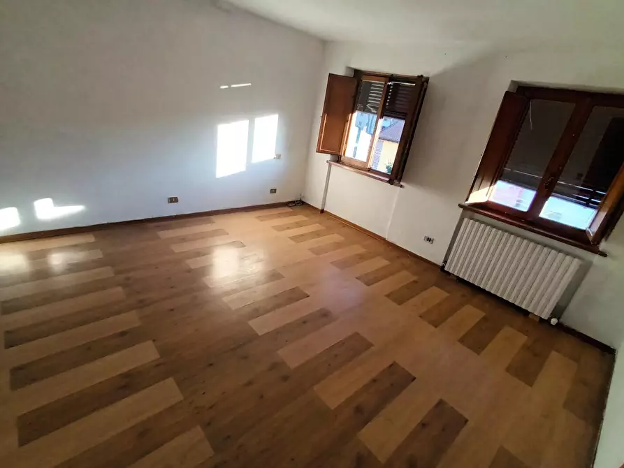 Immagine 14 di Appartamento in vendita  a Lucca